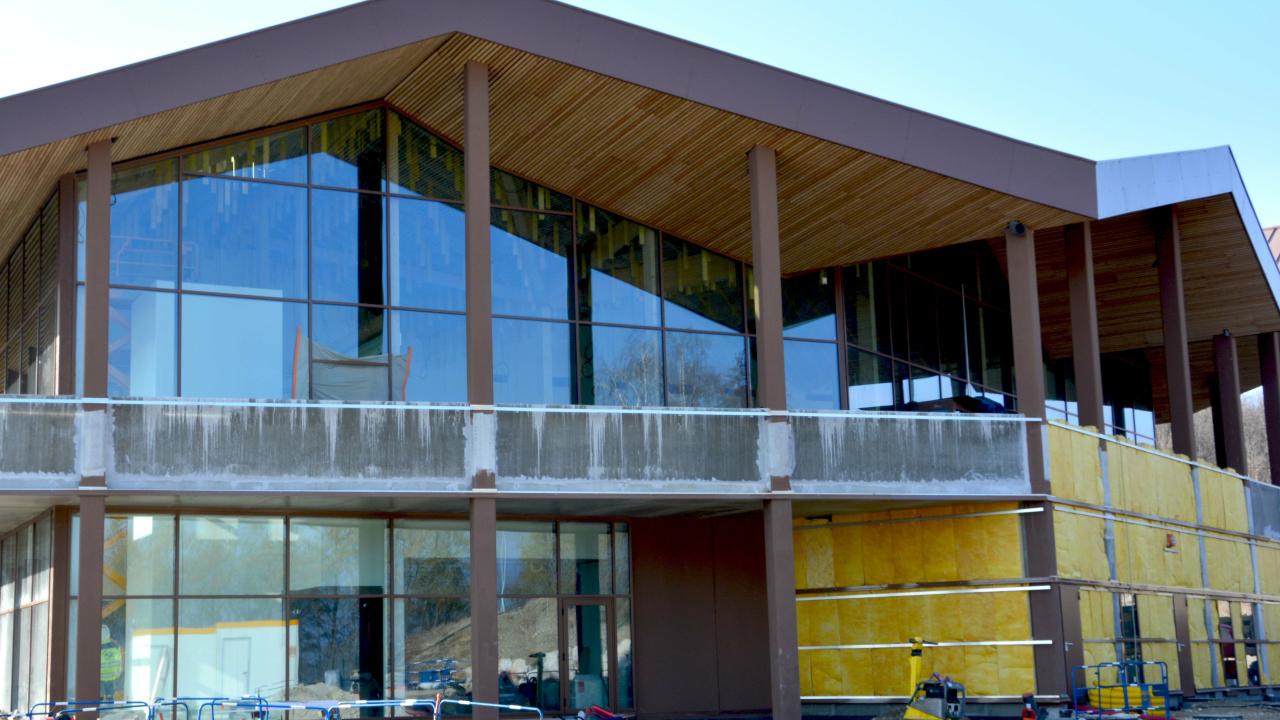 Menuiserie aluminium pour hôpital respectant les réglementations ERP