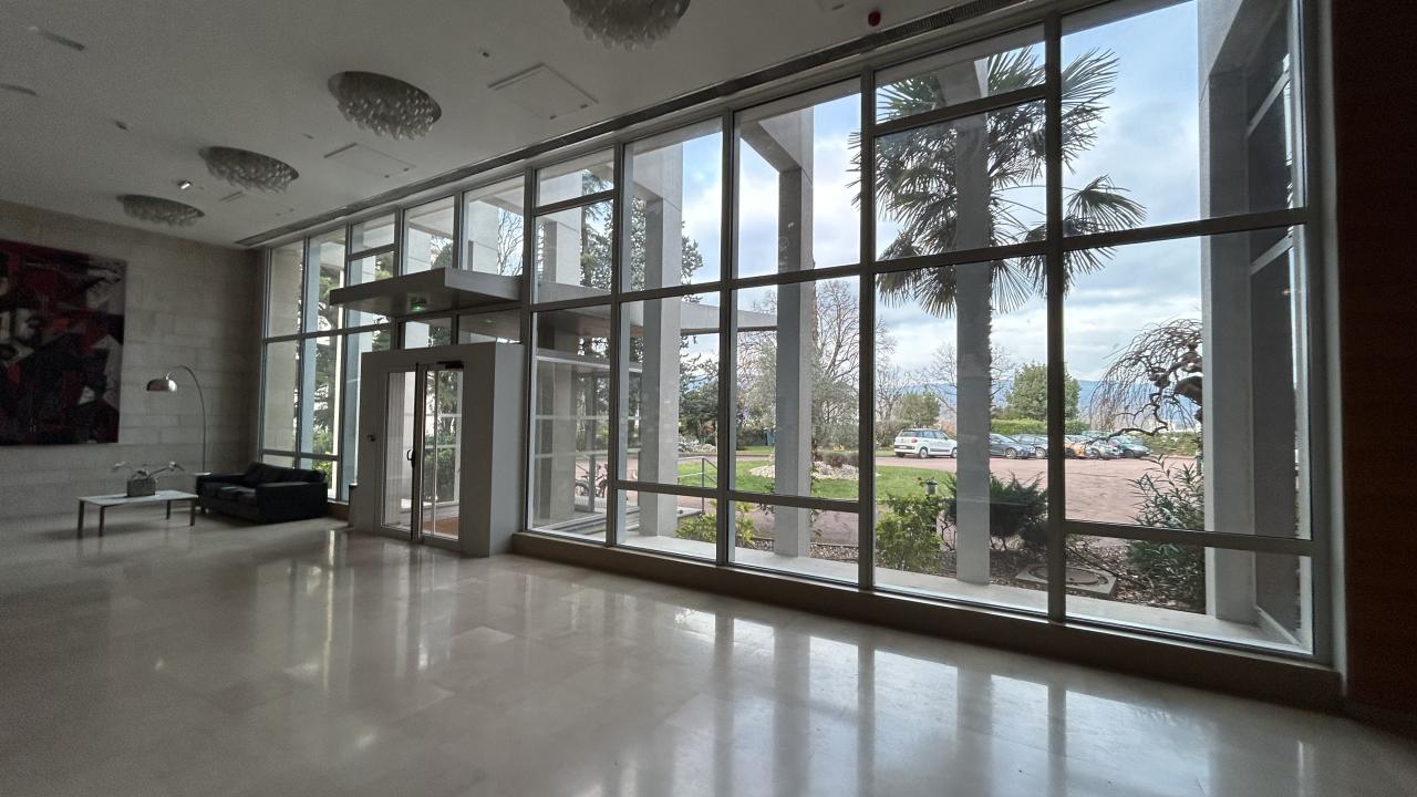 Réglage précis d’une porte aluminium sur site client