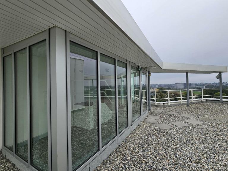 Châssis triple vitrage installés au CERN bâtiment B60