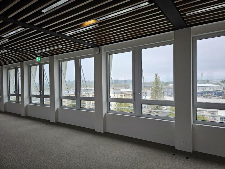 Rénovation menuiseries aluminium au CERN par KAPECI