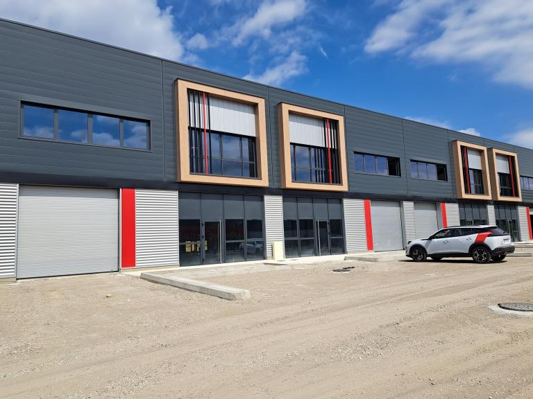 Menuiseries aluminium professionnelles pour bureaux en Auvergne-Rhône-Alpes