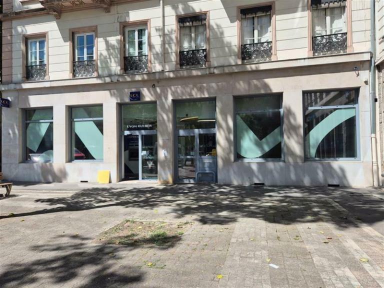 Portes vitrées aluminium KAPECI posées à Lyon