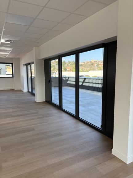 Sas d’entrée aluminium avec portes 2 vantaux à Dardilly