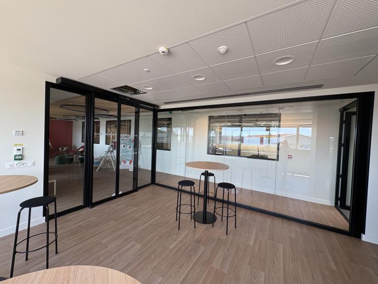 Pose de menuiseries aluminium sur site industriel Bourg-en-Bresse