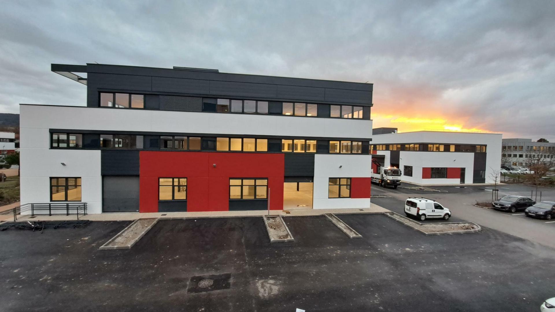 Menuiseries aluminium KAPECI Aluminium sur bâtiment tertiaire à Dardilly 69