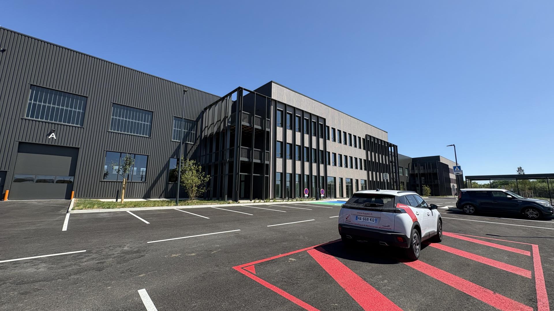 Menuiseries aluminium KAPECI Aluminium sur bâtiment logistique à Mionnay 01