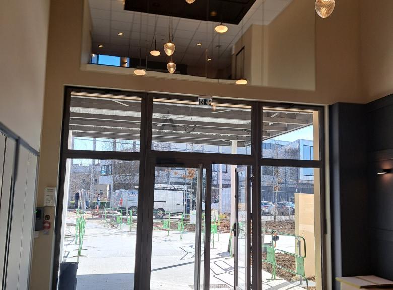 Fenêtre aluminium oscillo-battante installée à Villeurbanne, Rhône