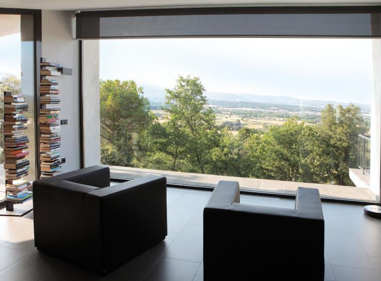Salon lumineux avec châssis fixe en aluminium INNEAL