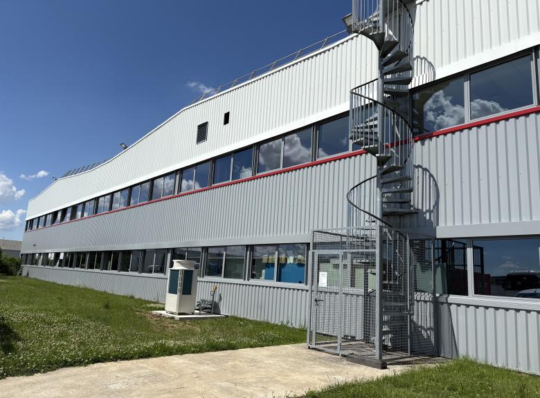 Baie vitrée aluminium pour habitation contemporaine à Villefranche-sur-Saône, Rhône