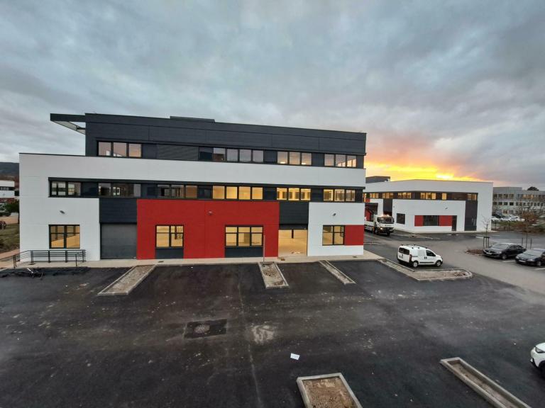 Menuiseries aluminium KAPECI Aluminium sur bâtiment tertiaire à Dardilly 69