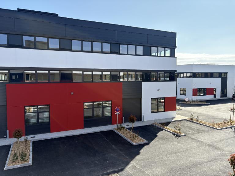 Vitrages et panneaux émaillés sur bâtiment tertiaire Dardilly