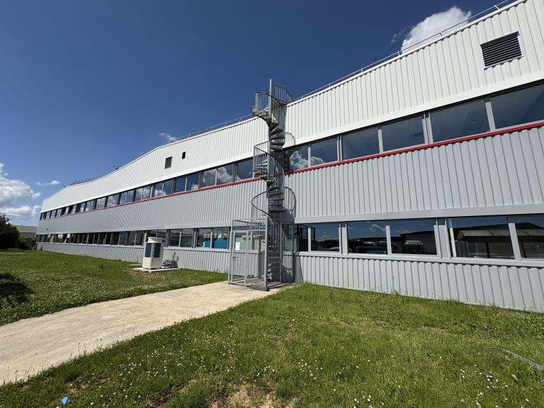 Travaux menuiseries aluminium KAPECI sur site industriel Bourg-en-Bresse