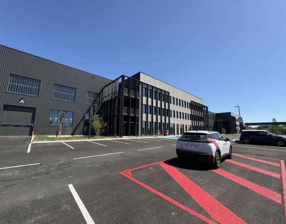 Menuiseries aluminium KAPECI Aluminium sur bâtiment logistique à Mionnay 01