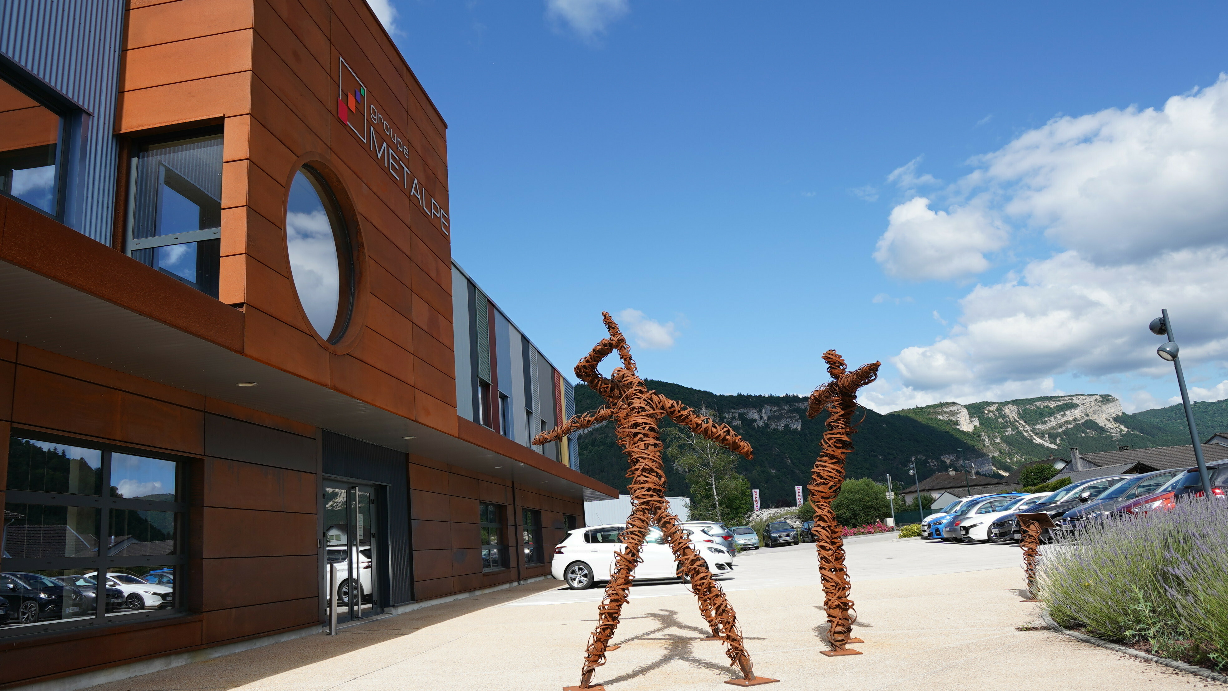 Le Groupe se sépare en deux